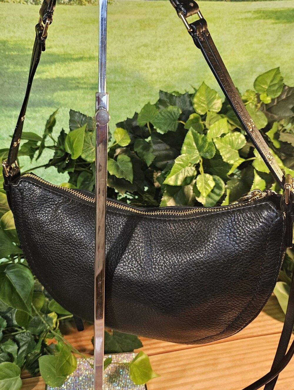 Michael Kors Black Pebbled Leather Crescent Crossbody Shoulder Bag Gold Hardware - Picture 3 of 11